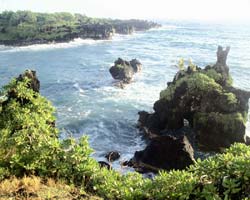 Felsbr�cke in Brandung